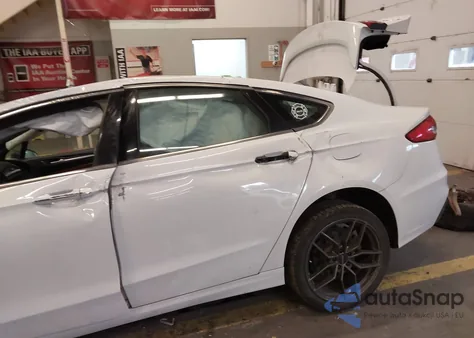 2020 Ford Fusion Titanium z USA, uszkodzony, nr VIN 3FA6P0K91LR175899